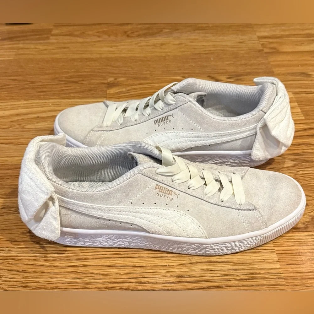 Puma Cream Suede Back Bow Metallic Sneakers Size 9